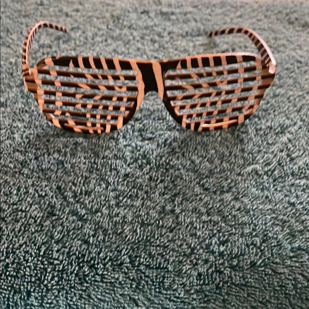 Striped Shutter Shades Sunglasses